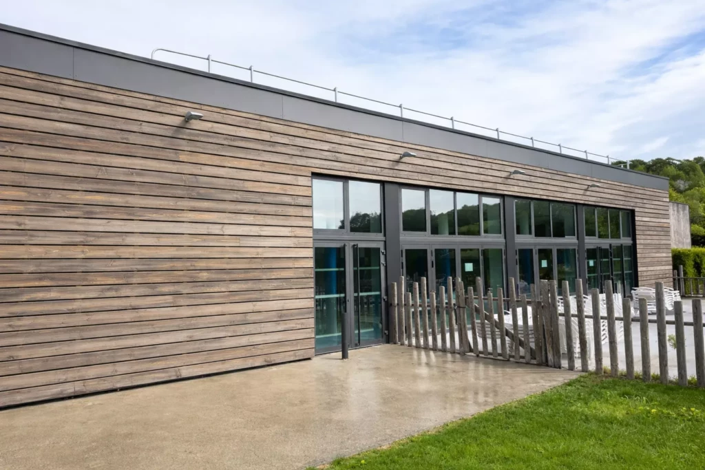 Rénovation de 90 chalets- MOA : foncière des activités sociales de l'énergie - MOE : Adeno